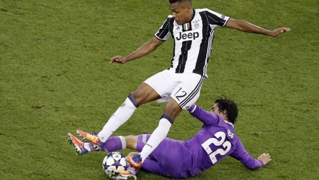 Юве към Челси: €60 млн. за Сандро? Забравете!