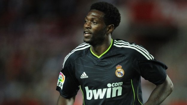 Зенит си хареса Емануел Адебайор