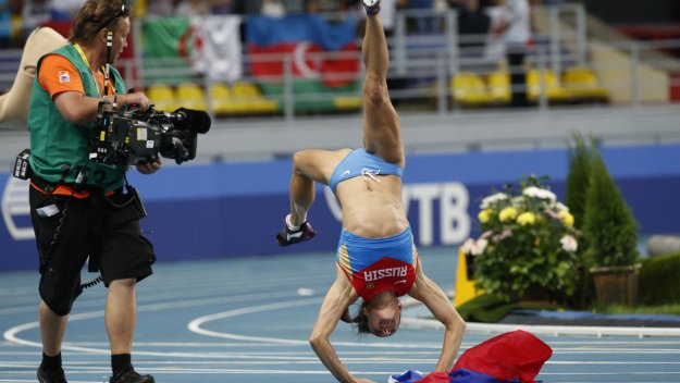 Елена Исинбаева се завръща през 2016 година