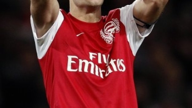 Претенции за заплата провалят трансфера на Ван Перси?