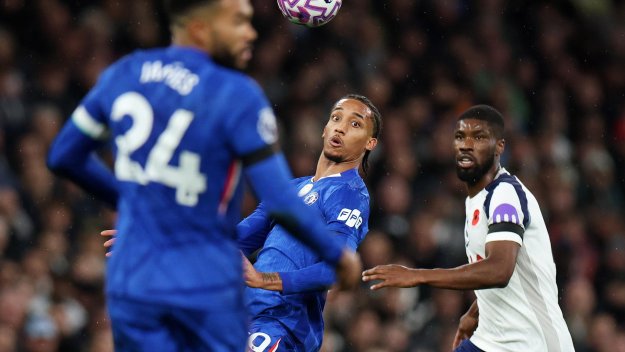 Челси отново приземи Тотнъм 