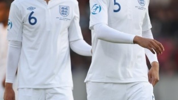 Крис Смолинг подписа нов договор с Манчестър Юнайтед