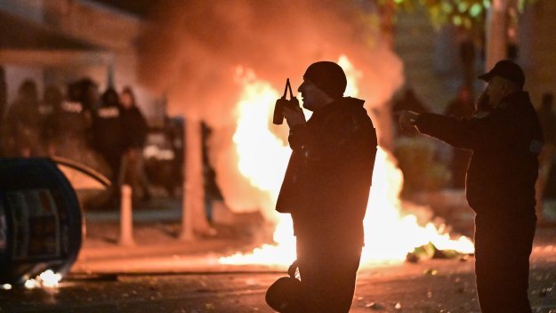 Ужас! Бойна граната под колата на футболен бос в България