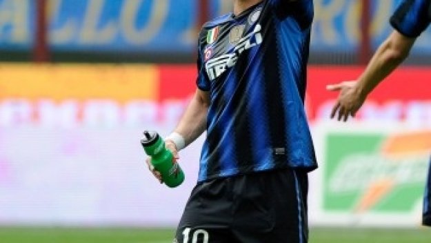 Манчестър Сити ще се надцаква с Юнайтед за Уесли Снайдер