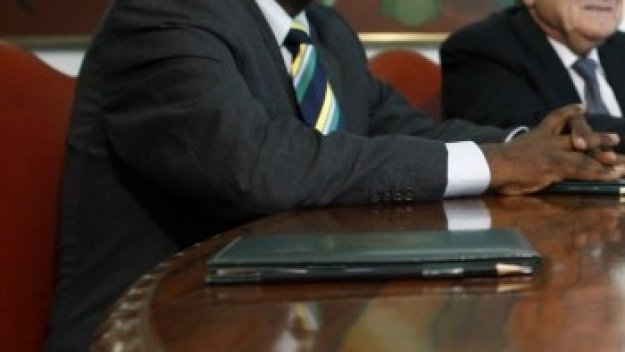 Пеле се фука с профил в Туитър