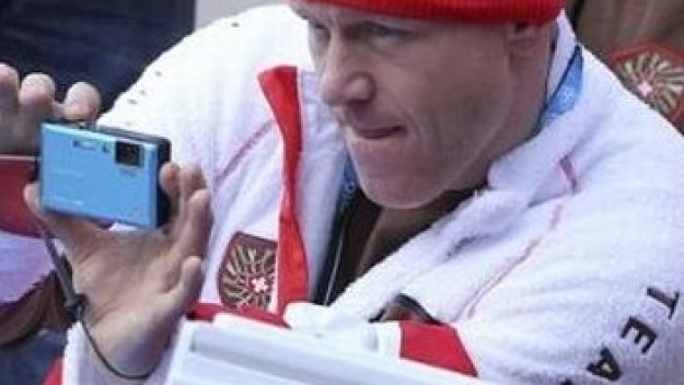 Алпиецът Стефан Георгиев се влачи в спускането