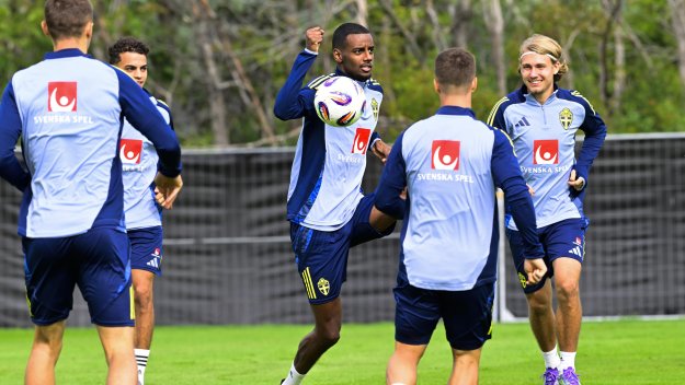 ОФИЦИАЛНО: Ливърпул привлече Исак и му даде №9