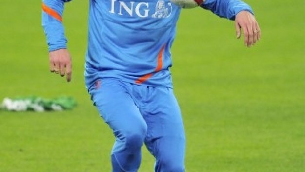 И бащата на Ван Перси се изказа относно трансфера