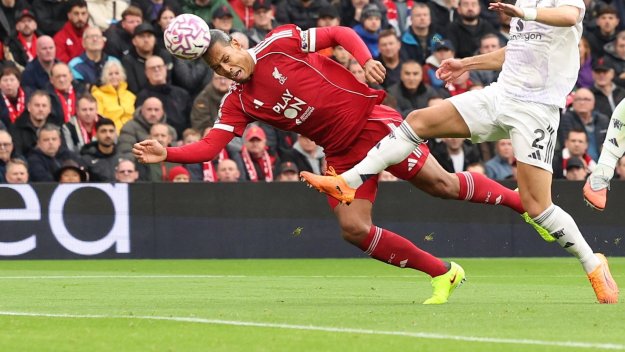 Ван Дайк беснее: Паднахме елементарно от Ман Юнайтед!