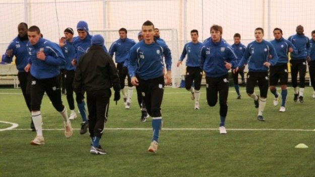 Тони Велков стартира с реми в Черноморец