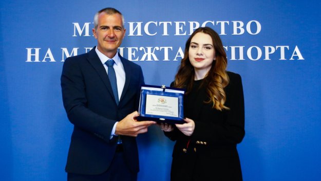 Министър Илиев към Нургюл Салимова: Ти си вдъхновение
