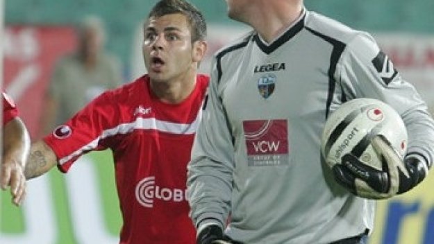 Извадиха Делев от групата за Славия