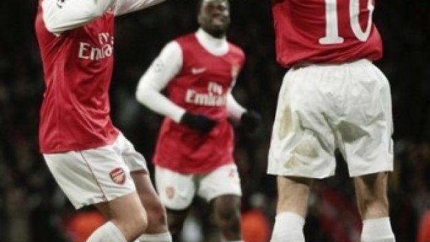 Ван Перси: Искам да ни се падне Барса или Реал (М)