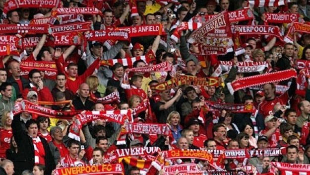 В Неапол нападат фенове на Ливърпул с ножове и бухалки