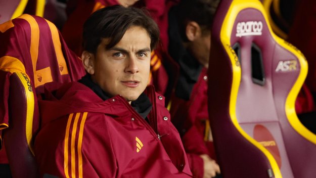 Дибала намекна, че остава в Рома