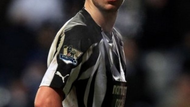 Нюкасъл отказал и втората оферта за Анди Каръл