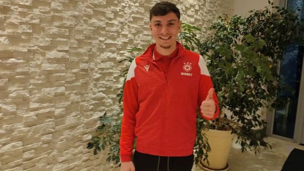 Нов защитник пристигна в лагера на ЦСКА, национал на България е