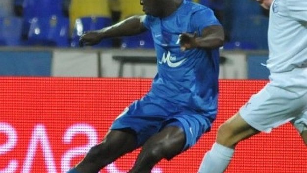 Алчни агенти притискат Левски за комисионни от трансфера на Дембеле