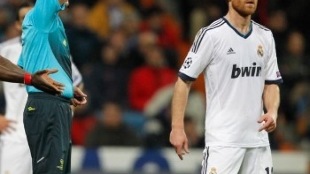 УЕФА погва Рамос и Алонсо заради жълтите картони