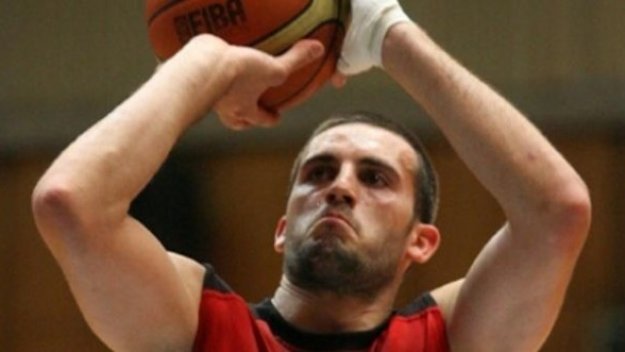 Звездата на родния баскетбол сърдит на федерацията