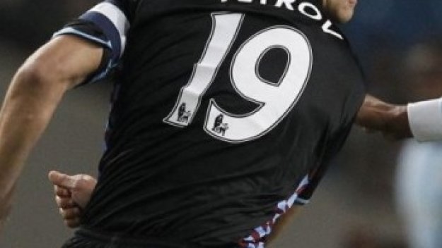 Мощна подкрепа за Стенли на мача Астън Вила - Челси