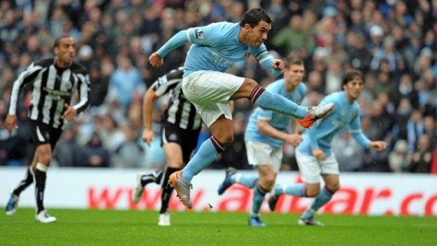 Милионите на Ман Сити надвиха Нюкасъл със съдийско рамо