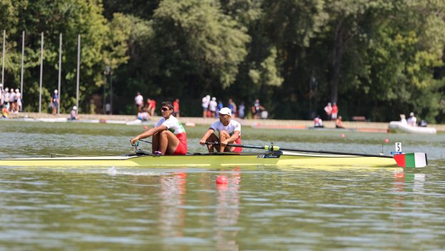 Двойката без кръмчия на България стигна полуфинал на световното в Пловдив