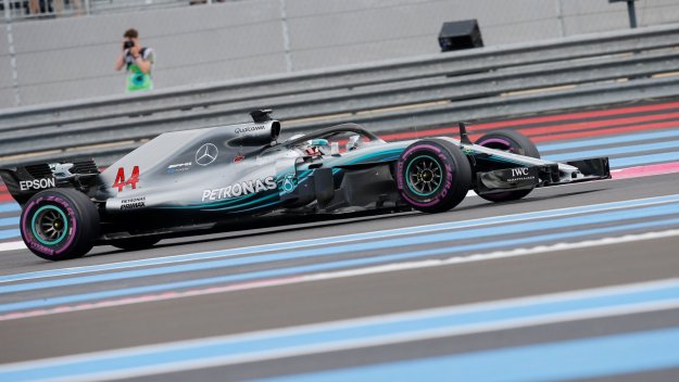 Хамилтън изненадан от стратегията на Ферари