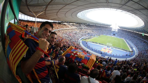 УЕФА глоби Барса заради знаме