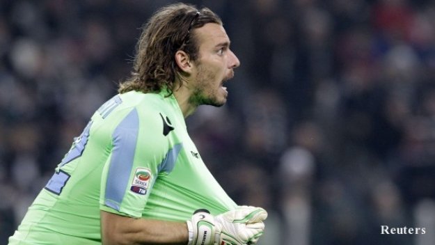 Милан и Интер в битка за Маркети