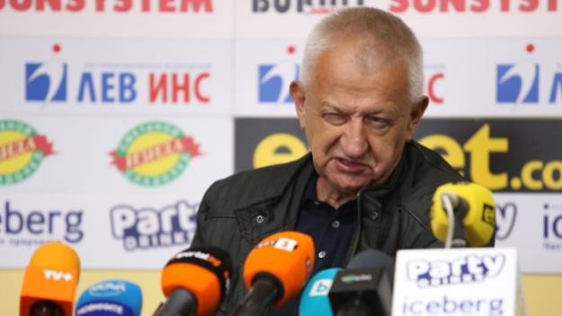 Крушарски не е плащал заплати в Локо от 2 месеца