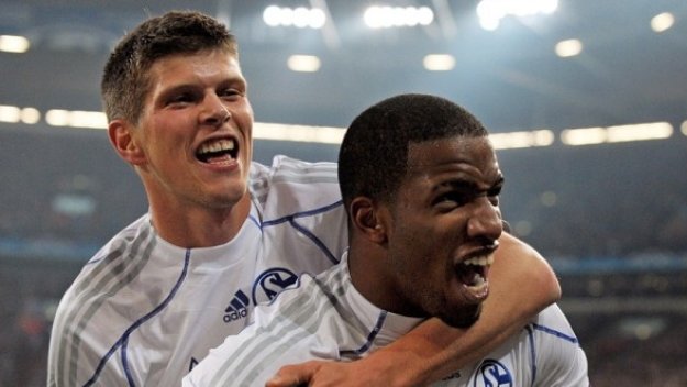 Хунтелаар прати Шалке на осминафинал